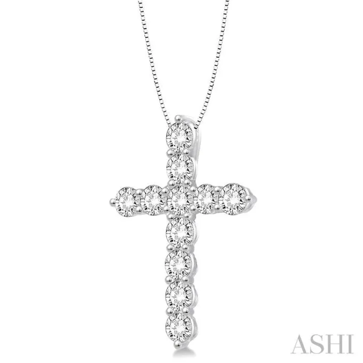 3/4 Ctw Round Cut Diamond Cross Pendant in 14K White Gold with Chain